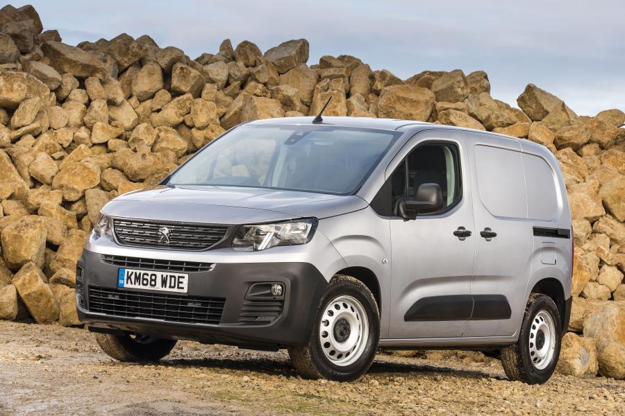  Peugeot Partner 2018 года  (UK) (фото 2 из 10)